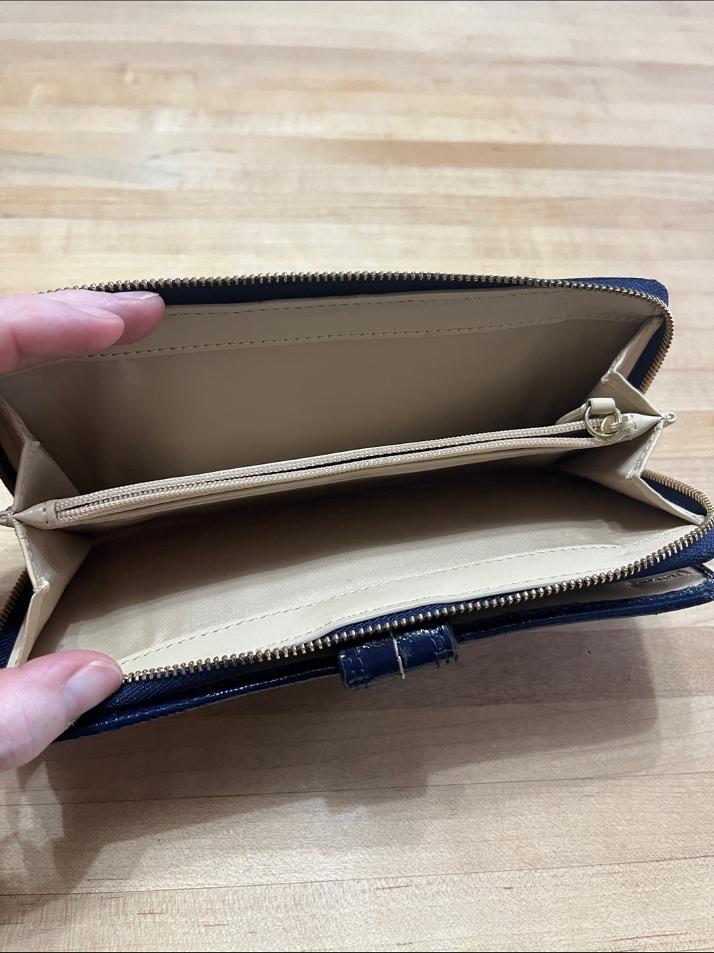 Coach Khaki Signature Wallet with Navy Trim - Picture 3 of 4